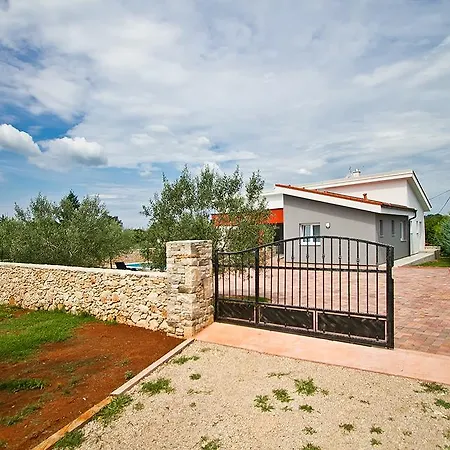 788 Villa *